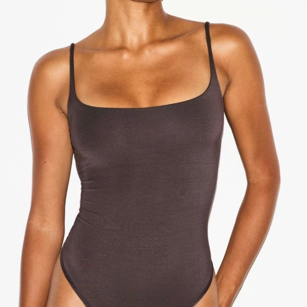 Skims scoop neck bodysuit nwt - color Raisin